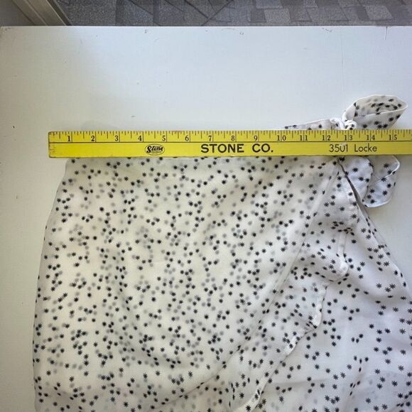 Nasty Gal White Silky Wrap‎ Mini Skirt with Black and Gray Starbursts - 4 - Picture 11 of 12